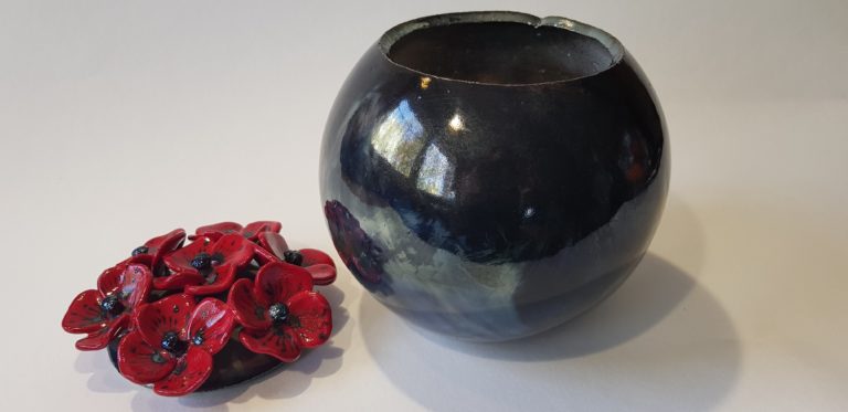 céramique-florale-boite-noir-ouverte